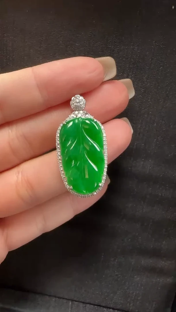 颈饰18K金镶嵌翡翠509叶子一个