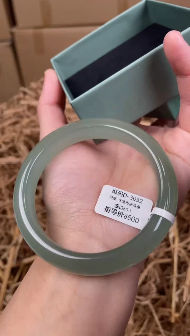 未镶嵌手镯石英质玉D3032