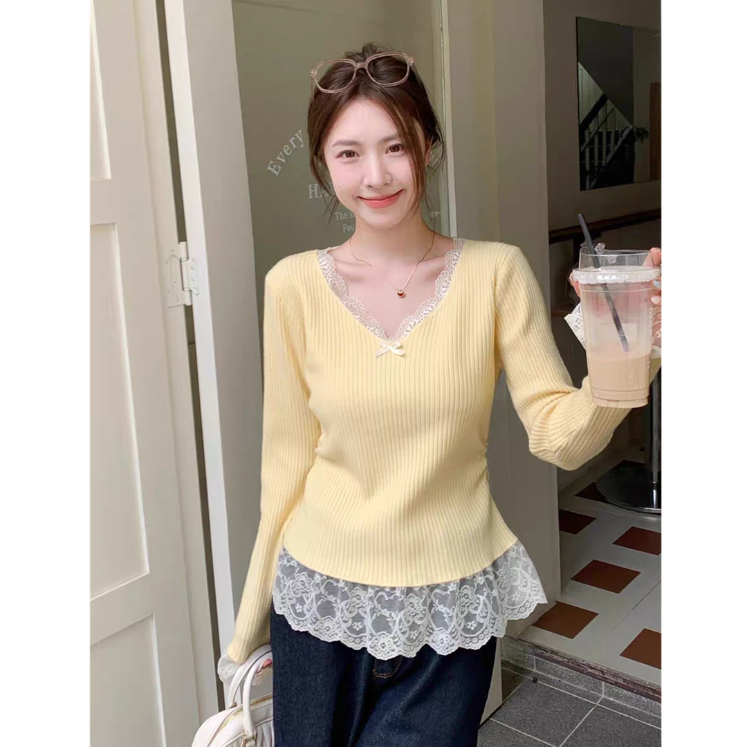 miu系奶黄色蕾丝拼接v领打底衫女秋冬纯欲内搭毛衣喇叭袖针织上衣