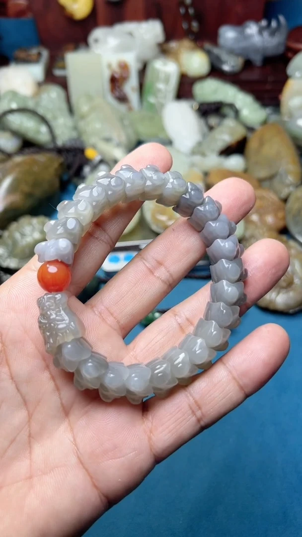 和田玉未镶嵌把件-