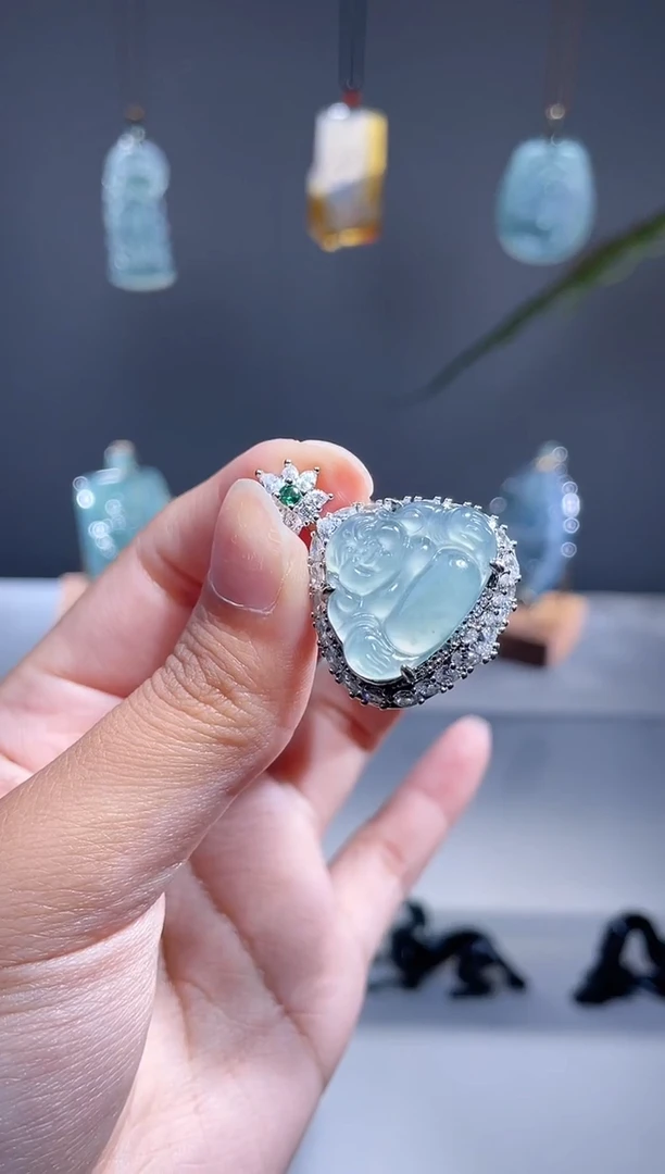 翡翠合金颈饰佛公