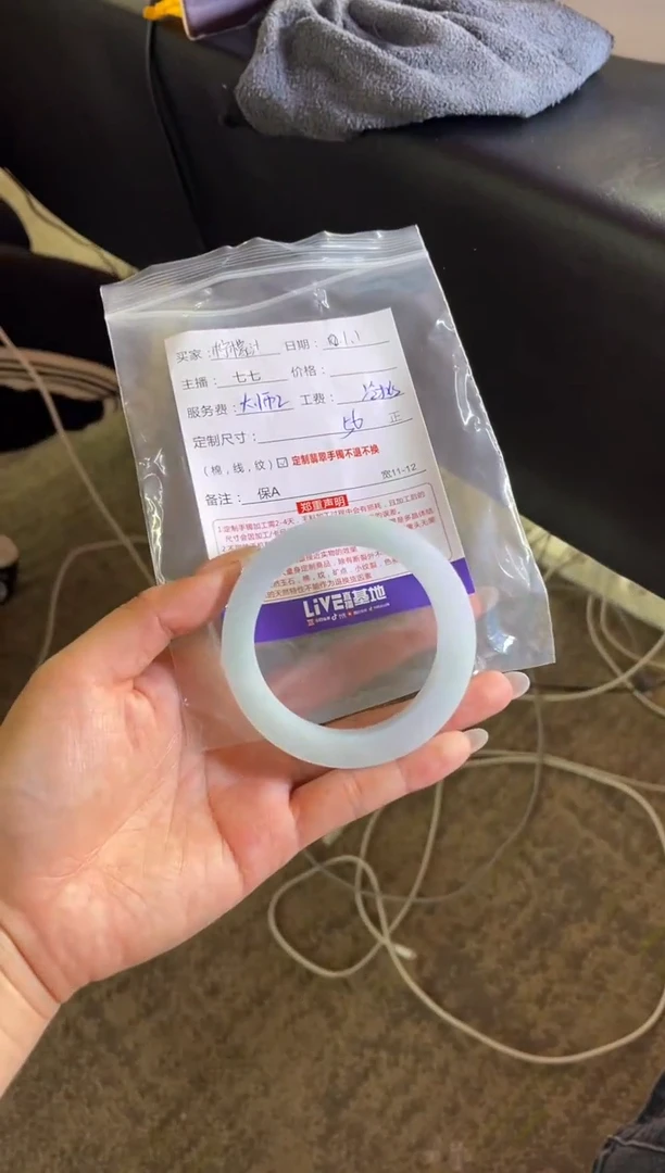 未镶嵌手镯定制翡翠柠*汁定制手镯不退不换