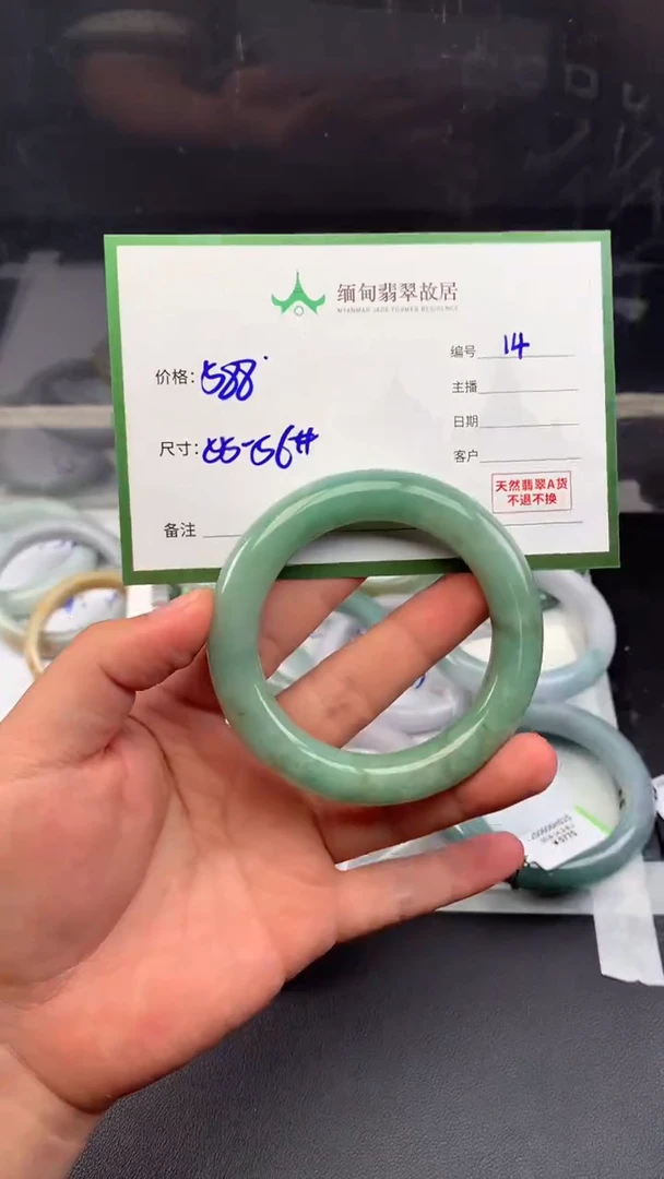 定制翡翠未镶嵌毛货需精细抛光+多人