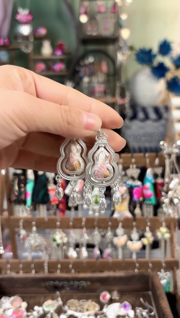 彩云南阁非遗老绣饰品271