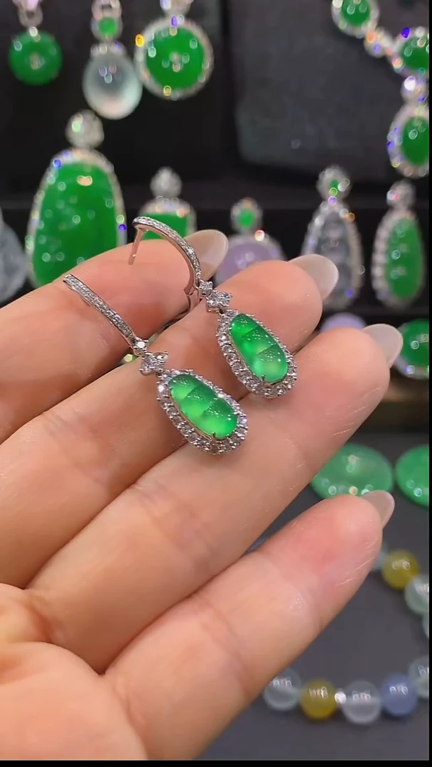 18K金镶嵌翡翠耳饰耳坠