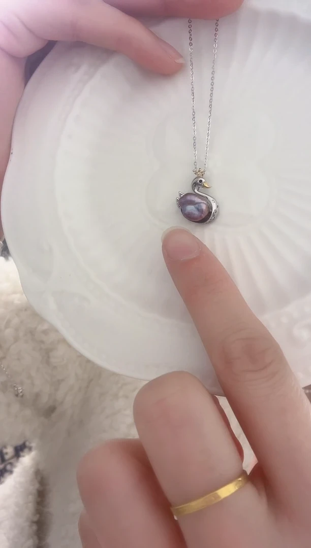 【闪购商品】淡水珍珠颈饰银S925镶嵌紫色天鹅一套