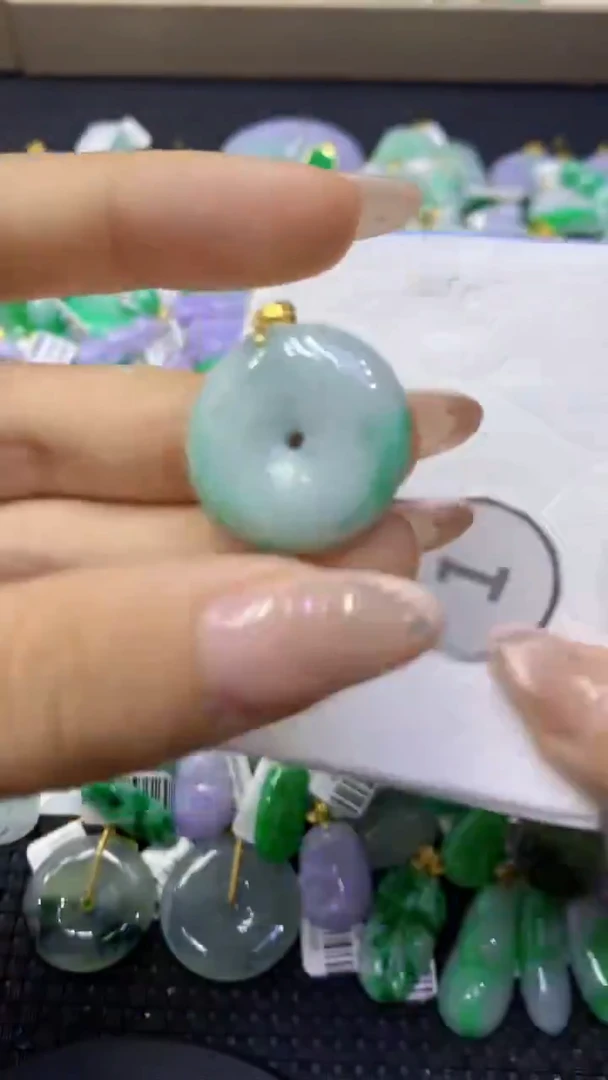 颈饰未镶嵌翡翠天然缅甸翡翠A货
