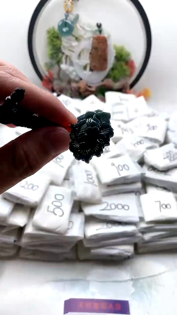 颈饰未镶嵌翡翠花开富贵