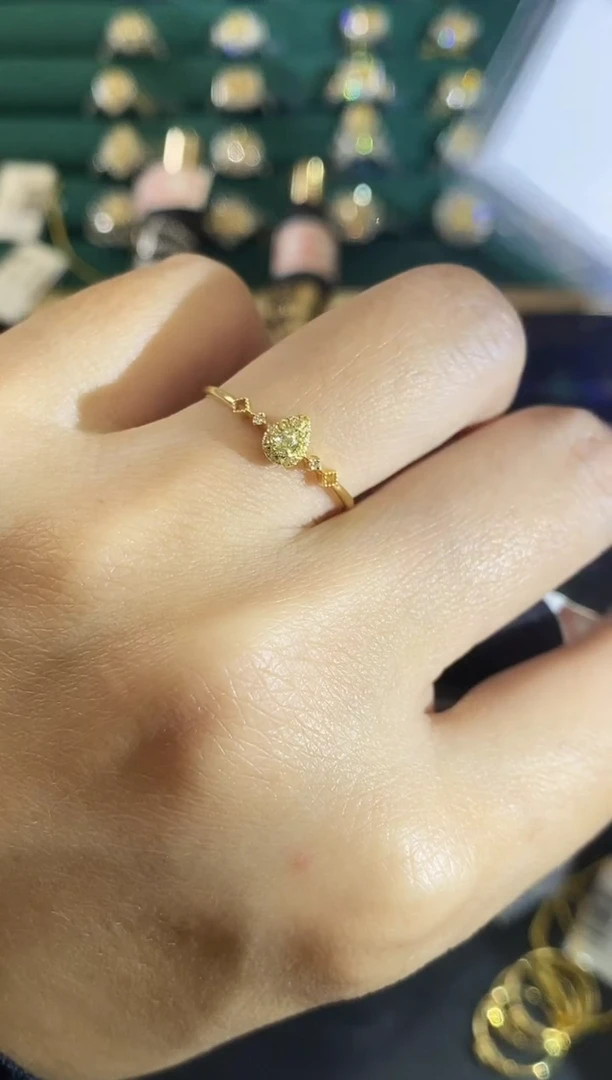 18K金镶嵌戒指钻石111