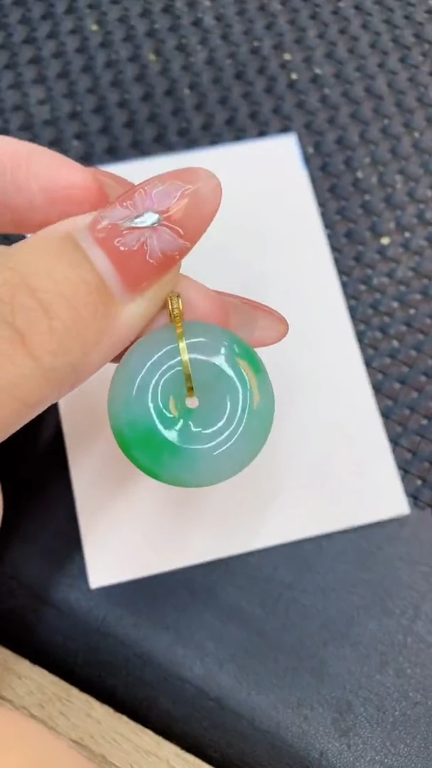 颈饰18K金镶嵌翡翠1