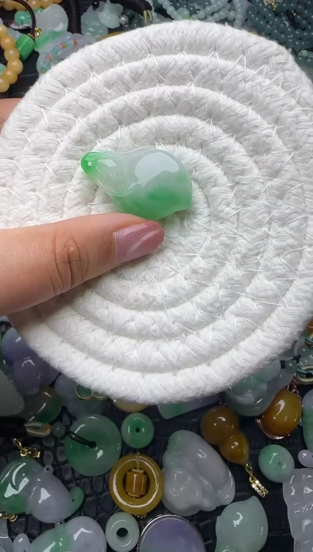 颈饰未镶嵌翡翠缅甸翡翠吊坠