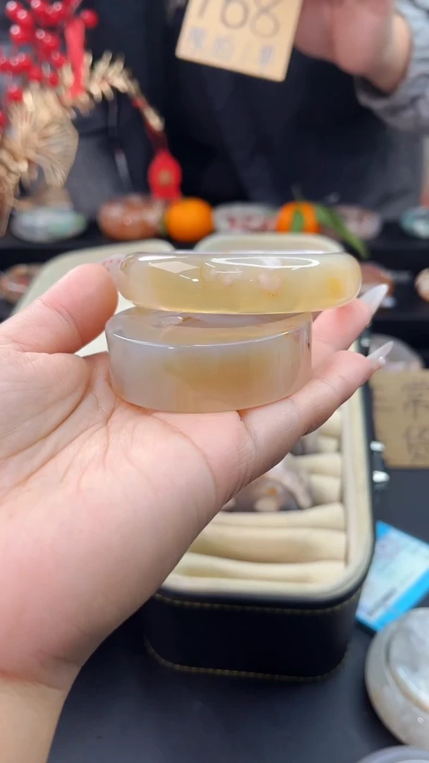 【闪购商品】石英质玉手镯未镶嵌赠送镯心（圈口）58