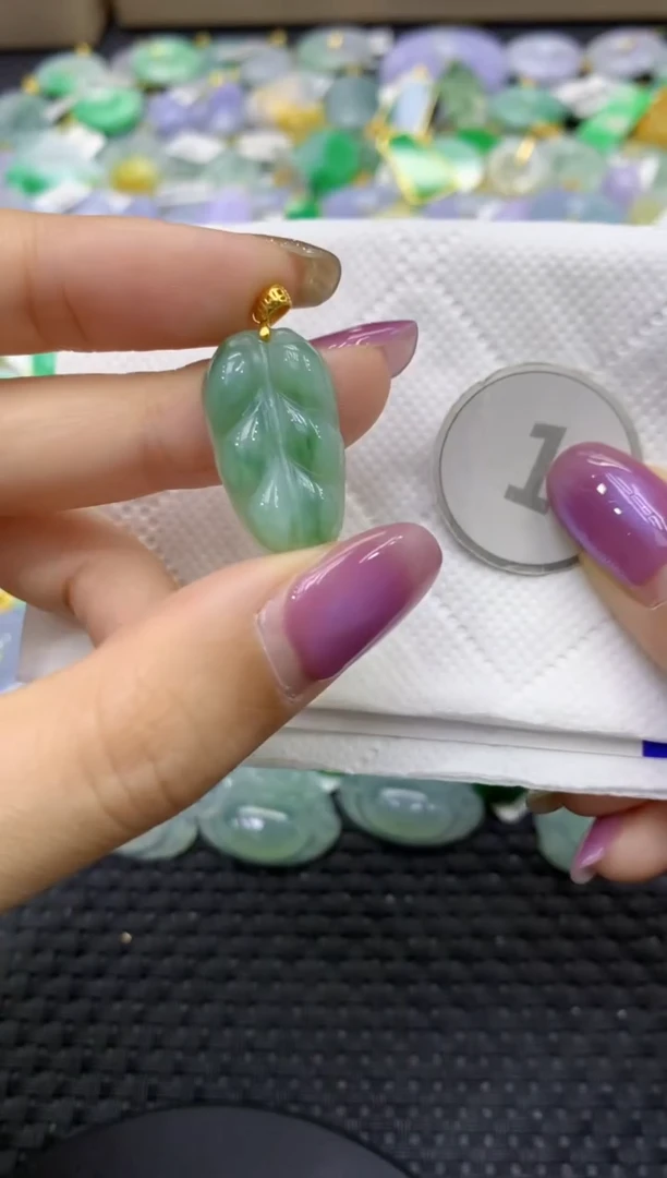 颈饰未镶嵌翡翠天然缅甸翡翠A货