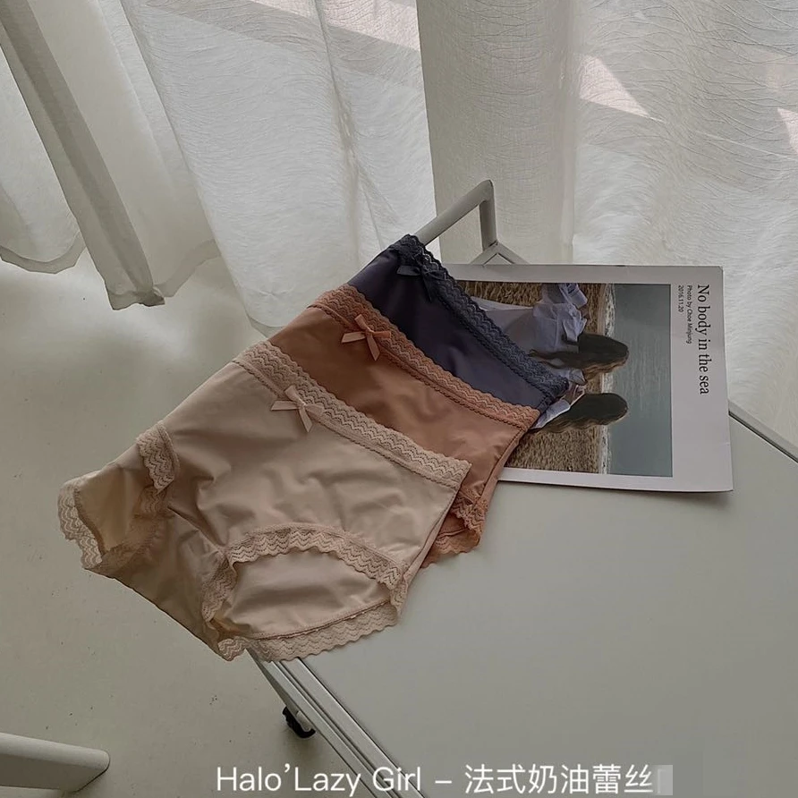 法式奶油蕾丝短裤