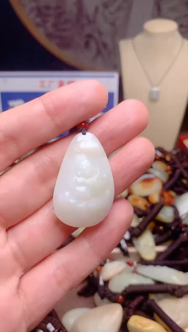 和田玉未镶嵌颈饰1