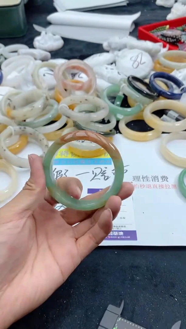 【闪购商品】石英质玉手镯未镶嵌198