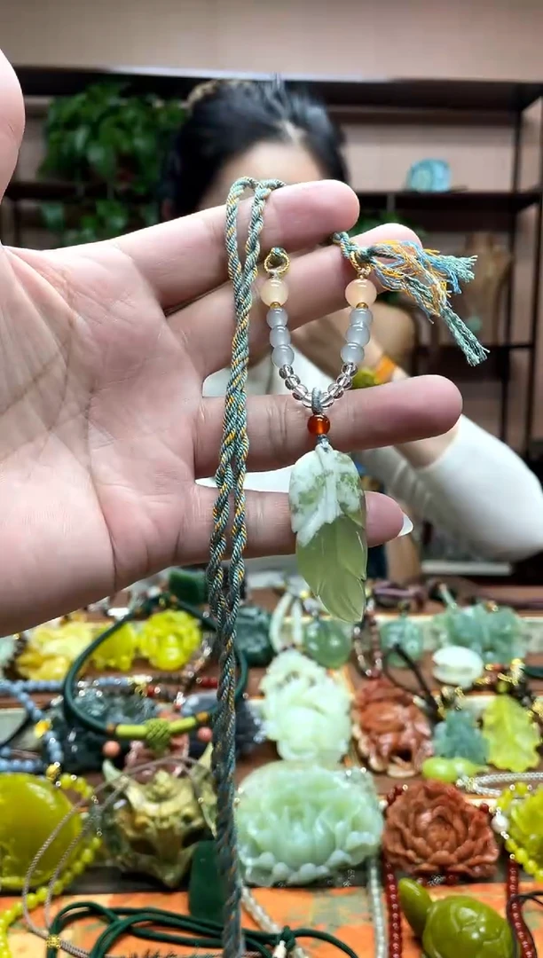 未镶嵌岫玉吊坠·