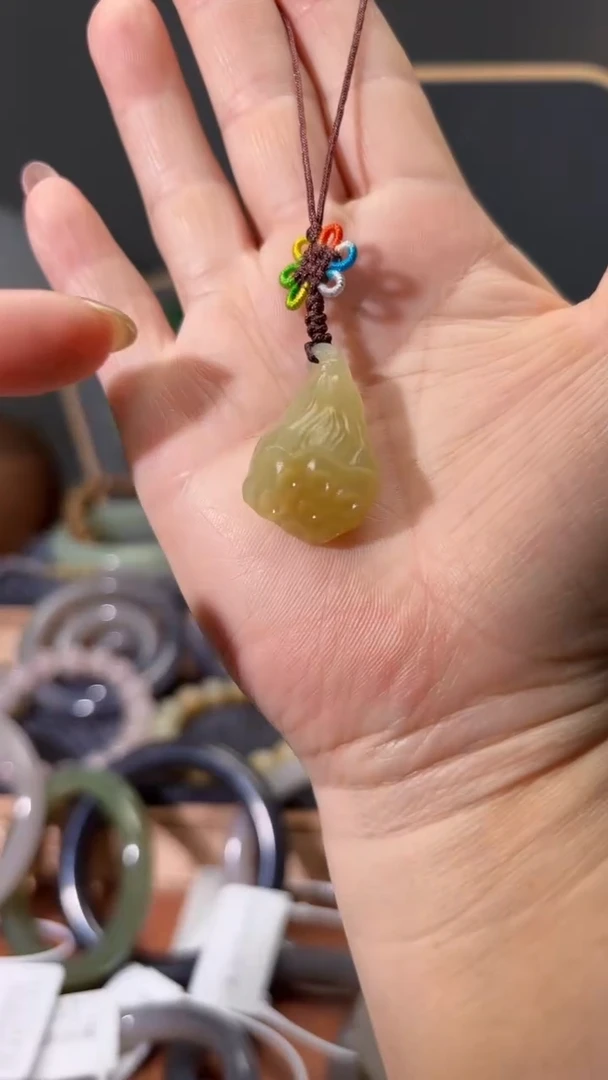 和田玉未镶嵌颈饰1