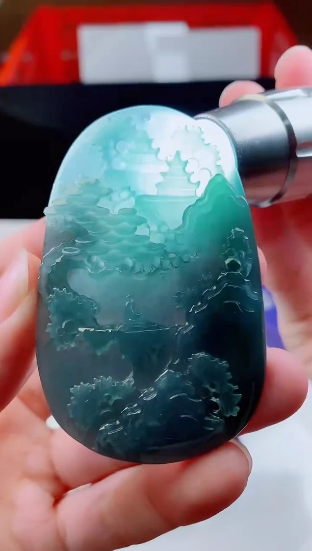 颈饰未镶嵌翡翠     ·