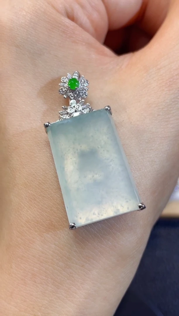 吊坠(不含链)18K金镶嵌翡翠团购1