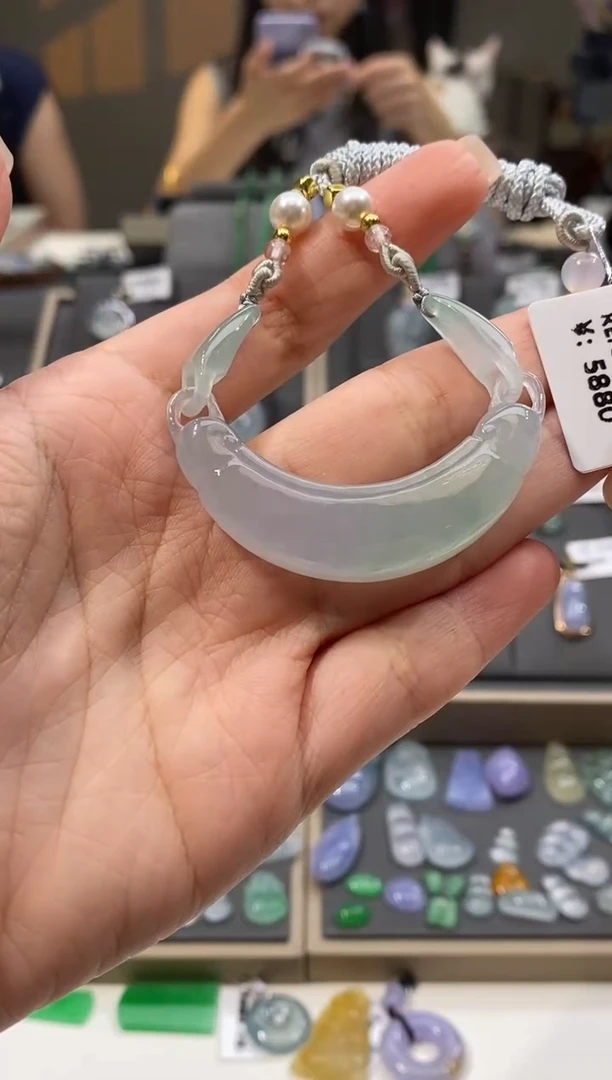颈饰未镶嵌翡翠玉衡