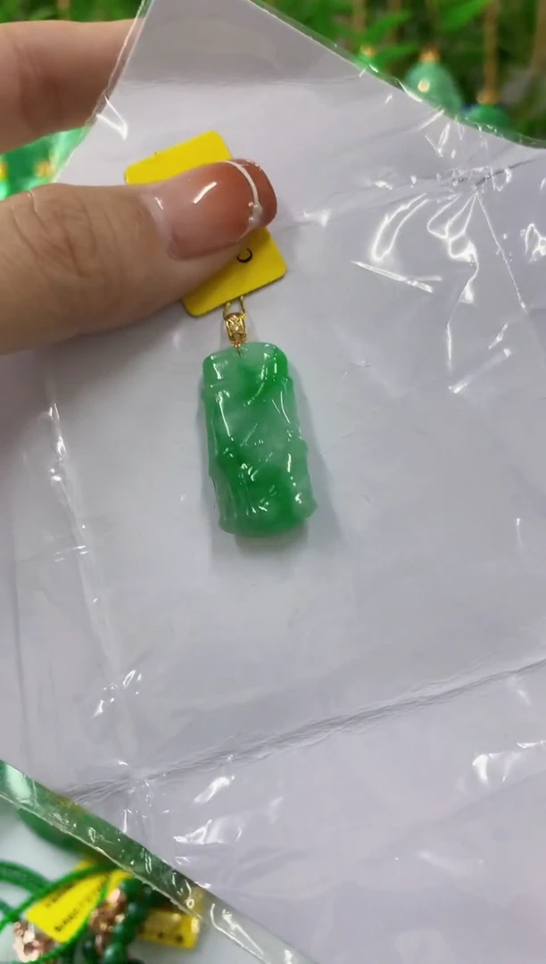 翡翠18K金镶嵌吊坠(不含链)缅甸翡翠挂件