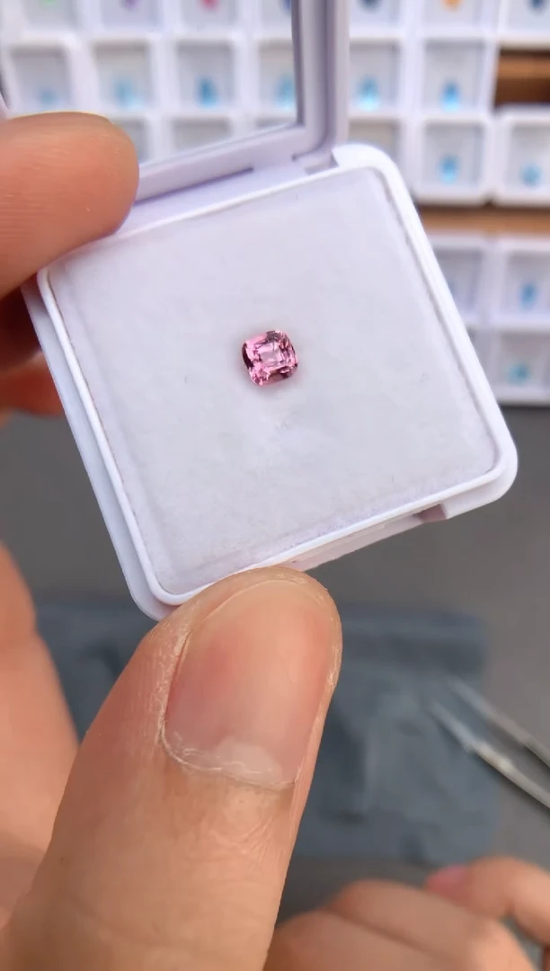 未镶嵌裸石定制蓝宝石0.75ct 老烧帕帕拉恰