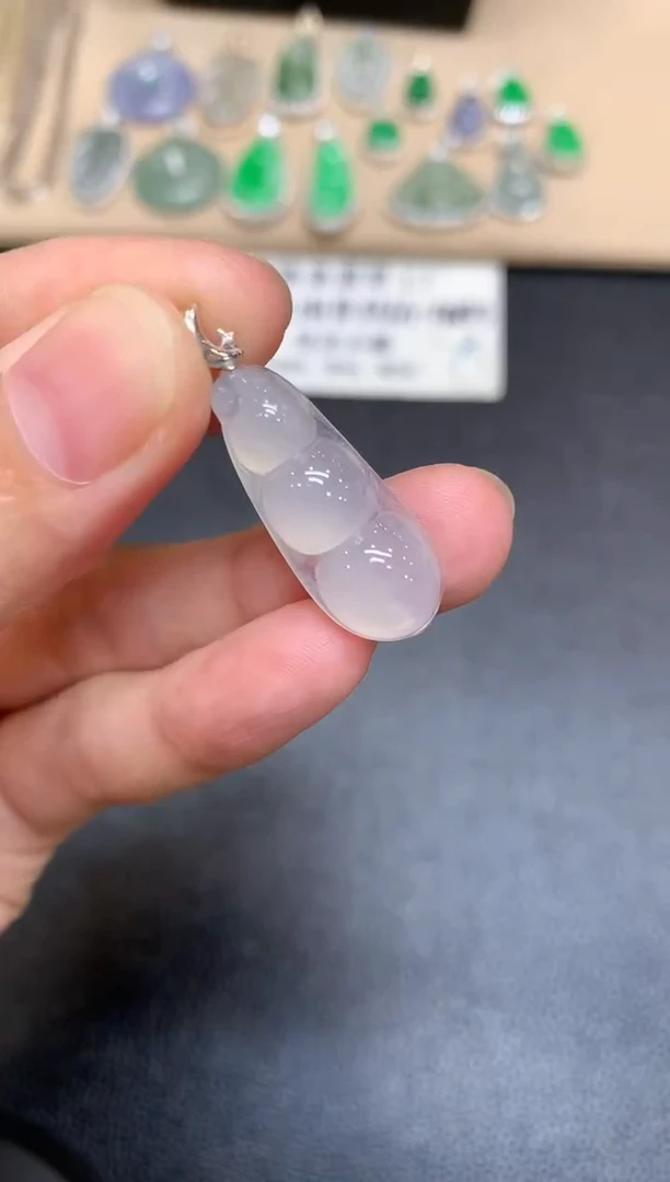 翡翠18K金镶嵌颈饰福豆【无服务费】