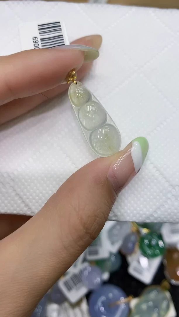 翡翠18K金镶嵌颈饰111111111111