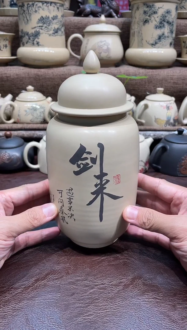 泥塑王宇白泥将军茶叶罐