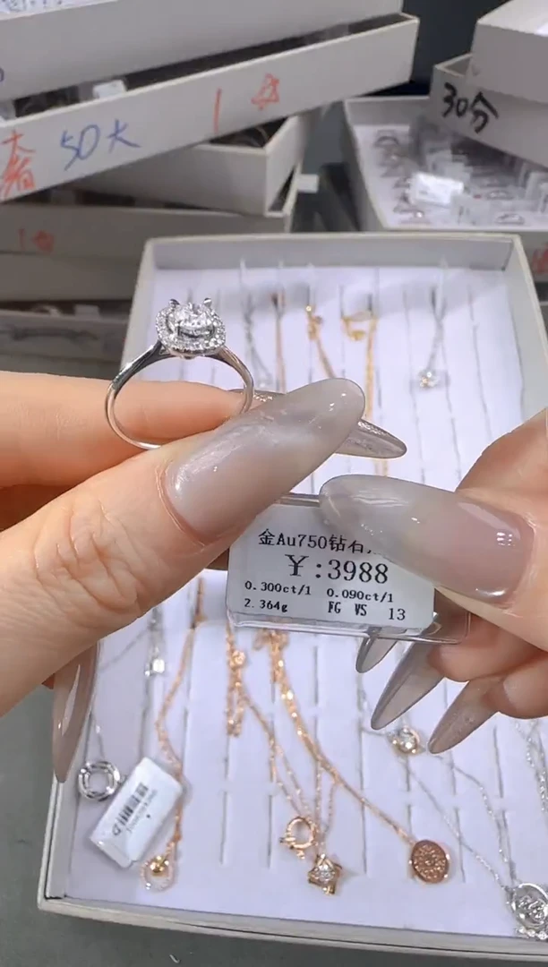 【闪购商品】钻石戒指/指环18K金镶嵌358800