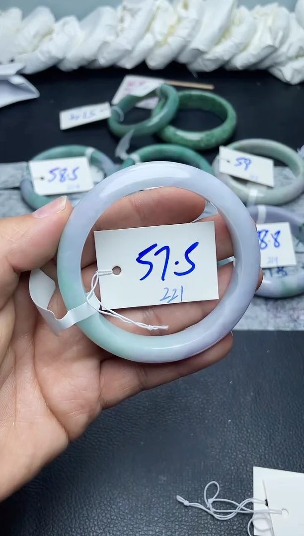 未镶嵌手镯翡翠?**?221