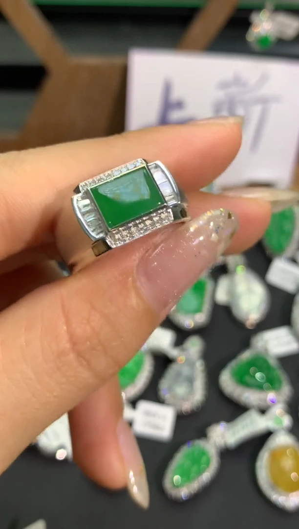 翡翠18K金镶嵌吊坠(不含链)戒指