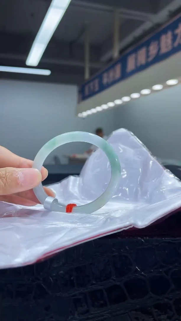 未镶嵌手镯（贵妃镯）翡翠4