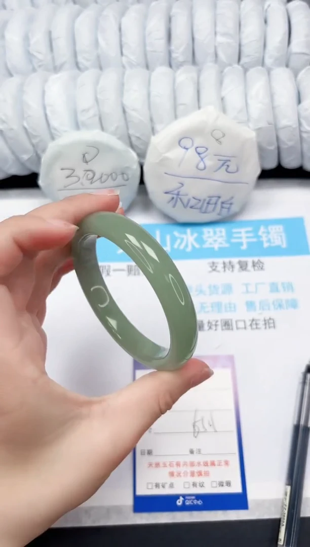 【闪购商品】石英质玉手镯未镶嵌99-