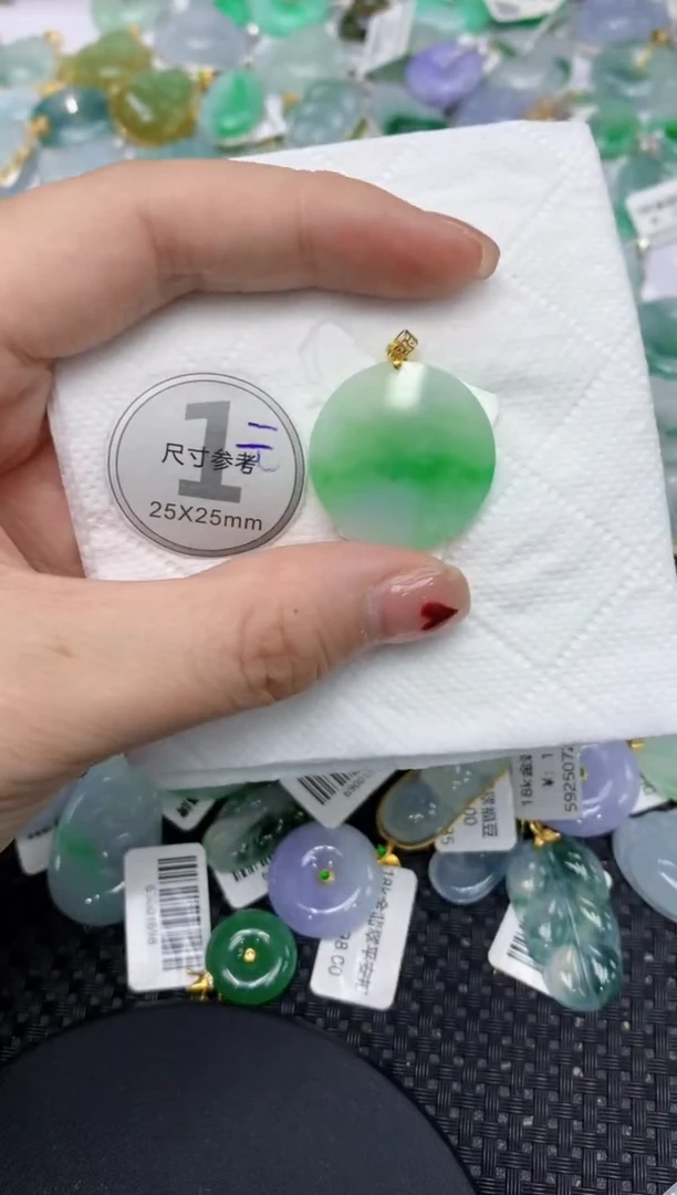 翡翠18K金镶嵌颈饰111111111