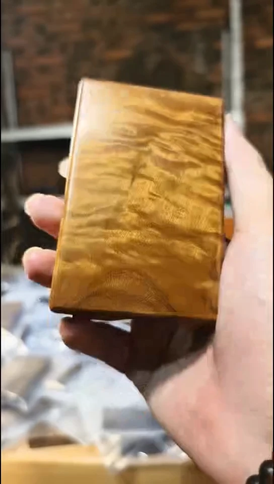 金丝楠       烟盒