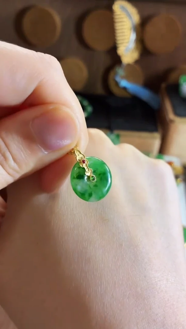 吊坠(不含链)18K金镶嵌翡翠吊坠