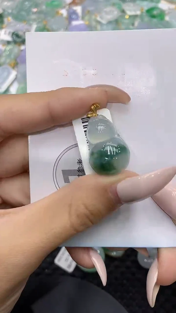 颈饰18K金镶嵌翡翠111111111111