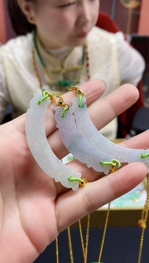 颈饰未镶嵌翡翠吊坠