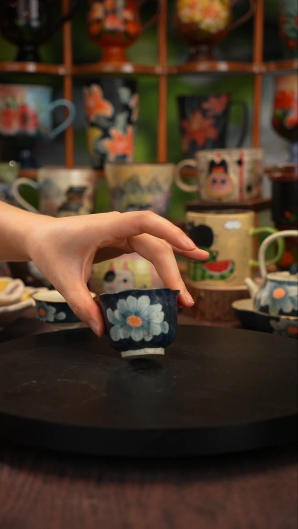 釉下手绘陶瓷杯子