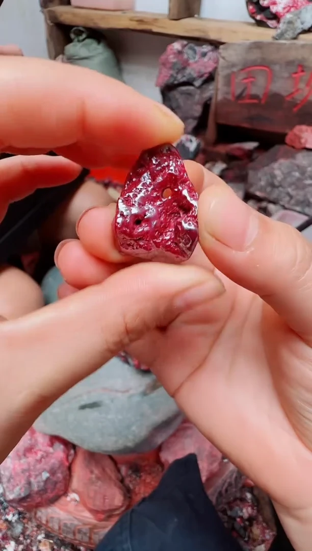 天然辰砂狗头砂吊坠94