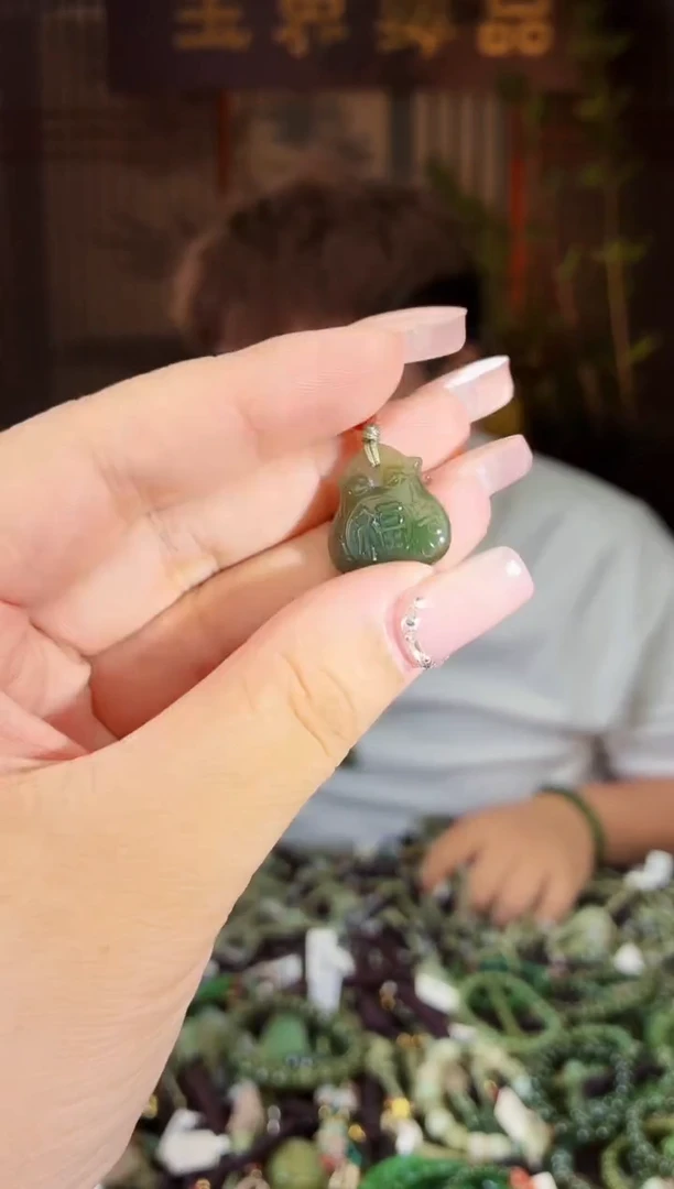 和田玉未镶嵌颈饰拍一发一