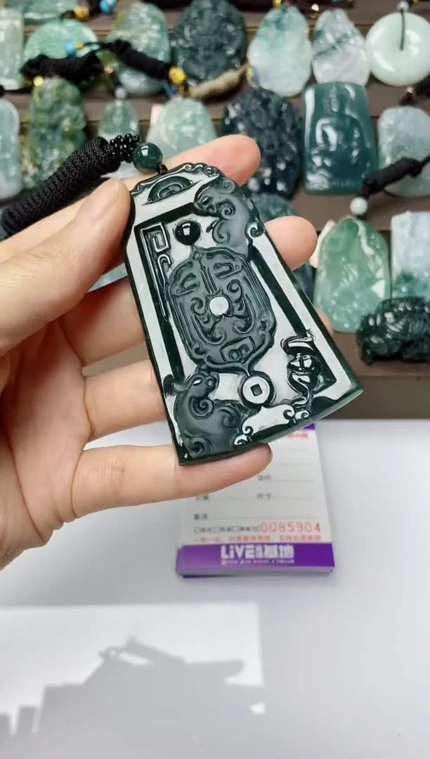 翡翠未镶嵌颈饰