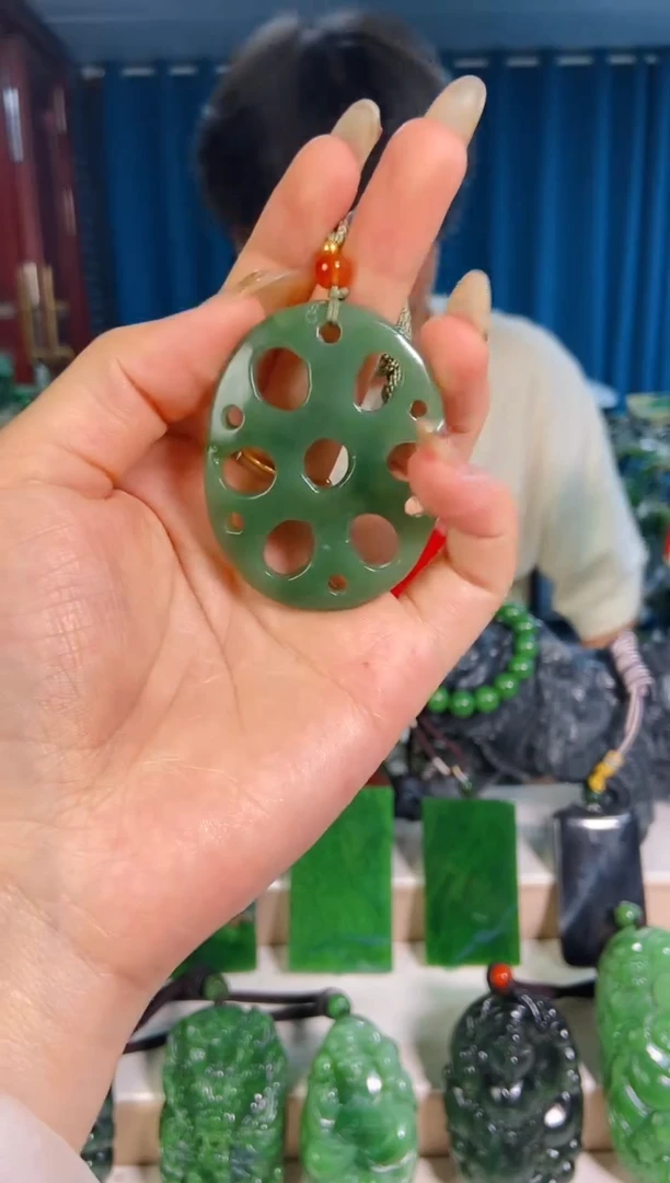 和田玉未镶嵌颈饰1