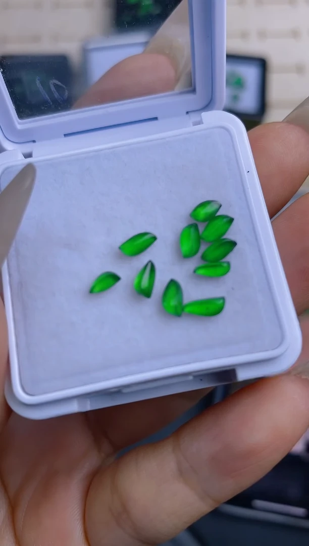 定制翡翠未镶嵌天然翡翠蛋面76