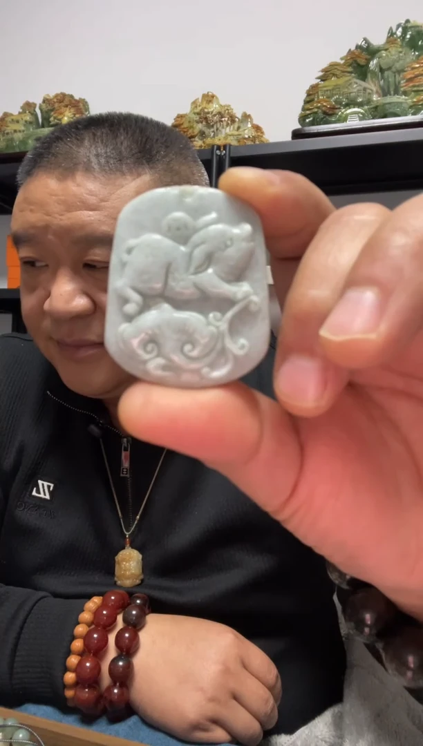 吊坠(赠链)未镶嵌翡翠生肖猪吊坠