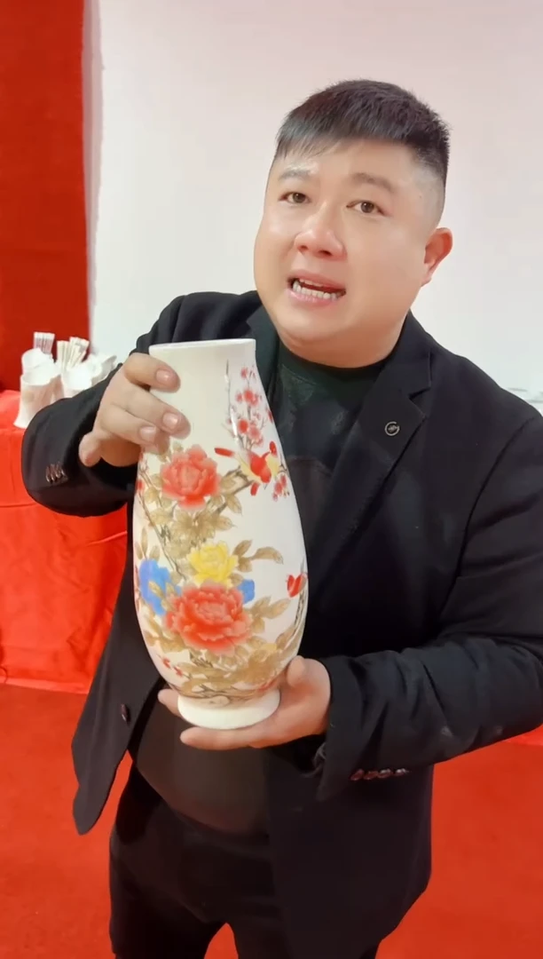 瓷片景德镇大花瓶吗