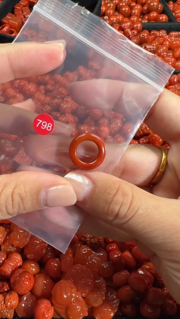 颈饰未镶嵌南红玛瑙1