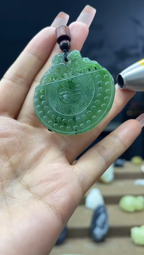 颈饰未镶嵌和田玉1